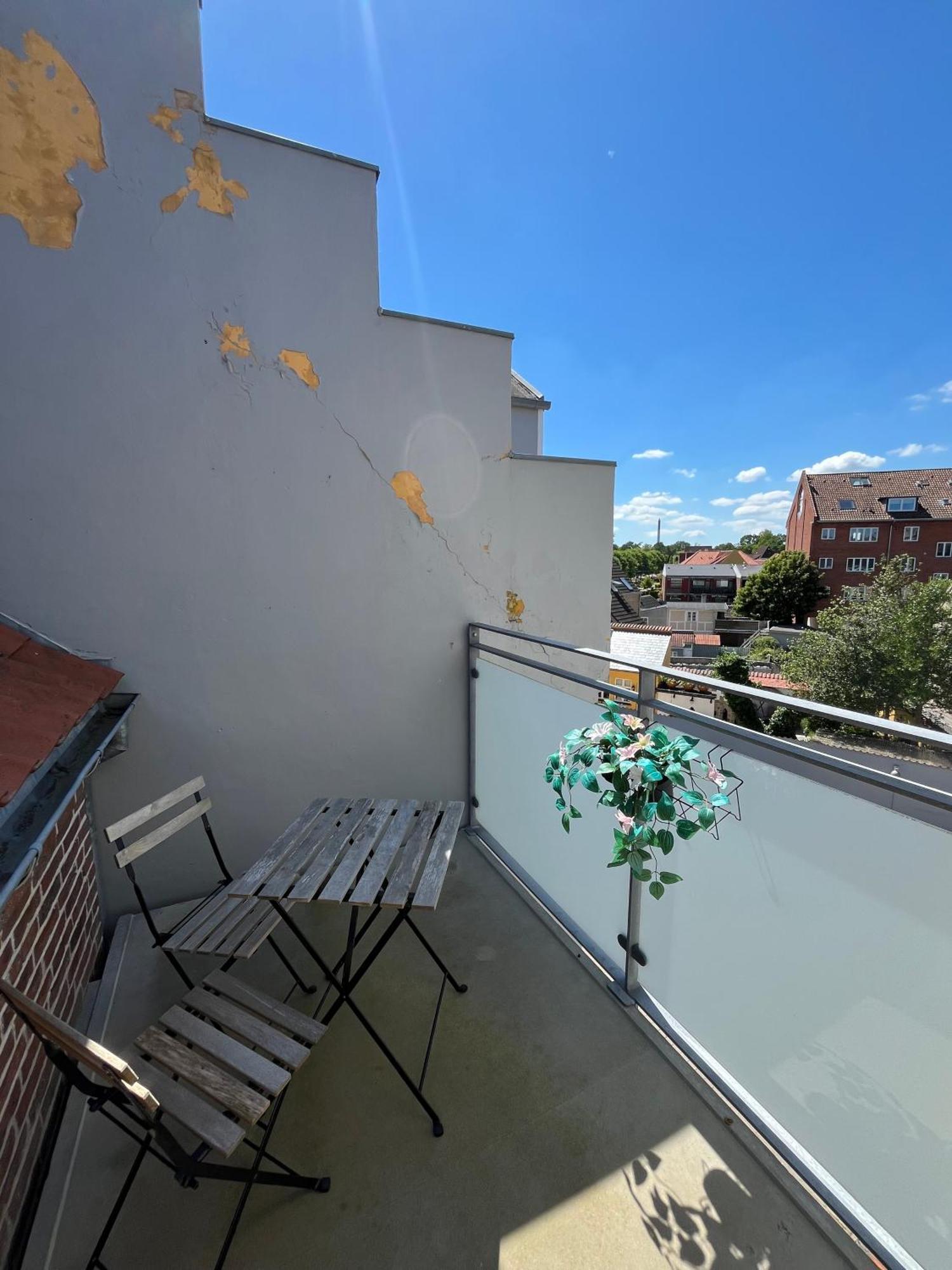Central Lejlighed I Odense C Apartment ภายนอก รูปภาพ